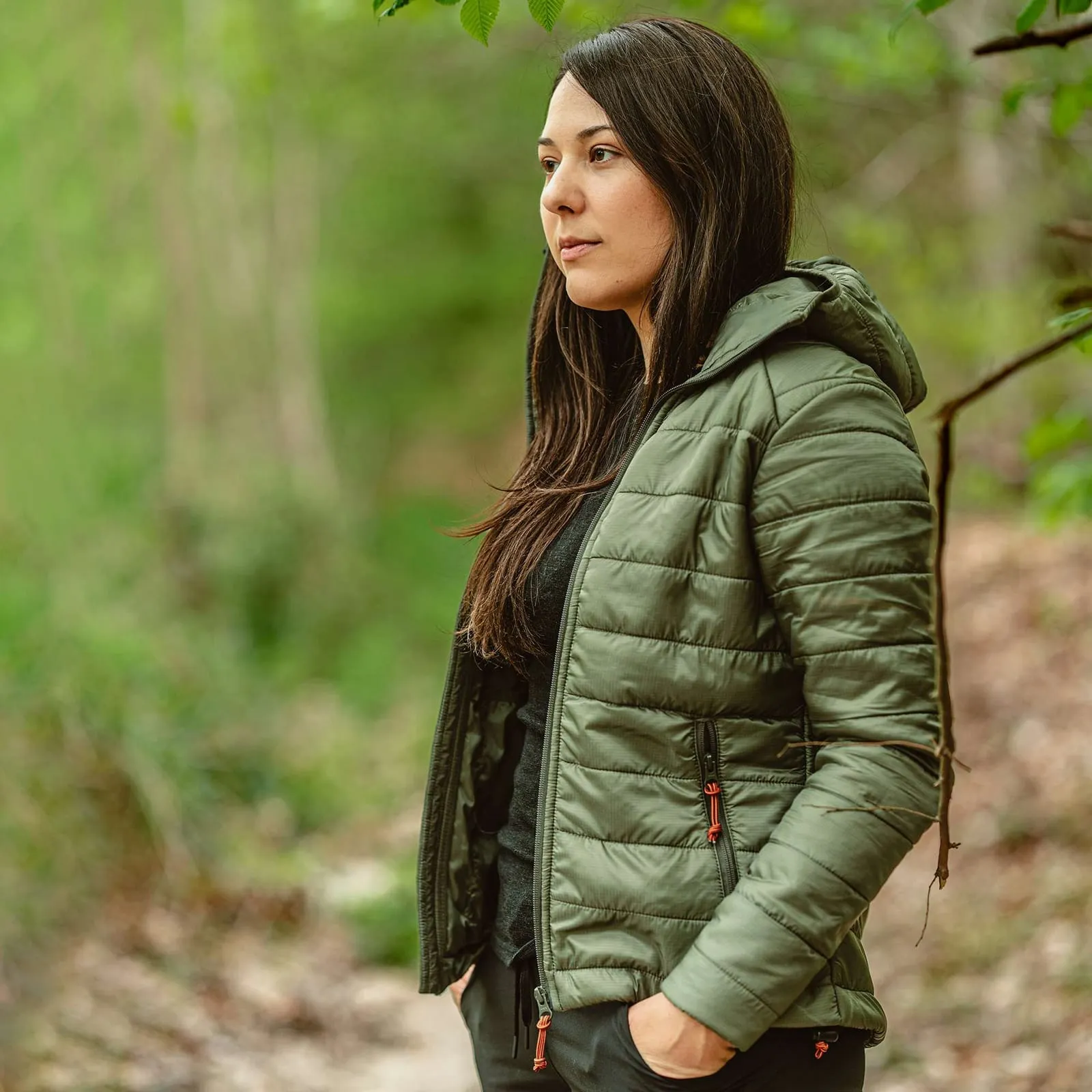Ženska ultralagana jakna sa kapuljačom — Detelinsko zelena (10)